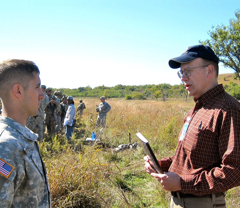 researcher from OED’s Land Warfare group interviews a soldier